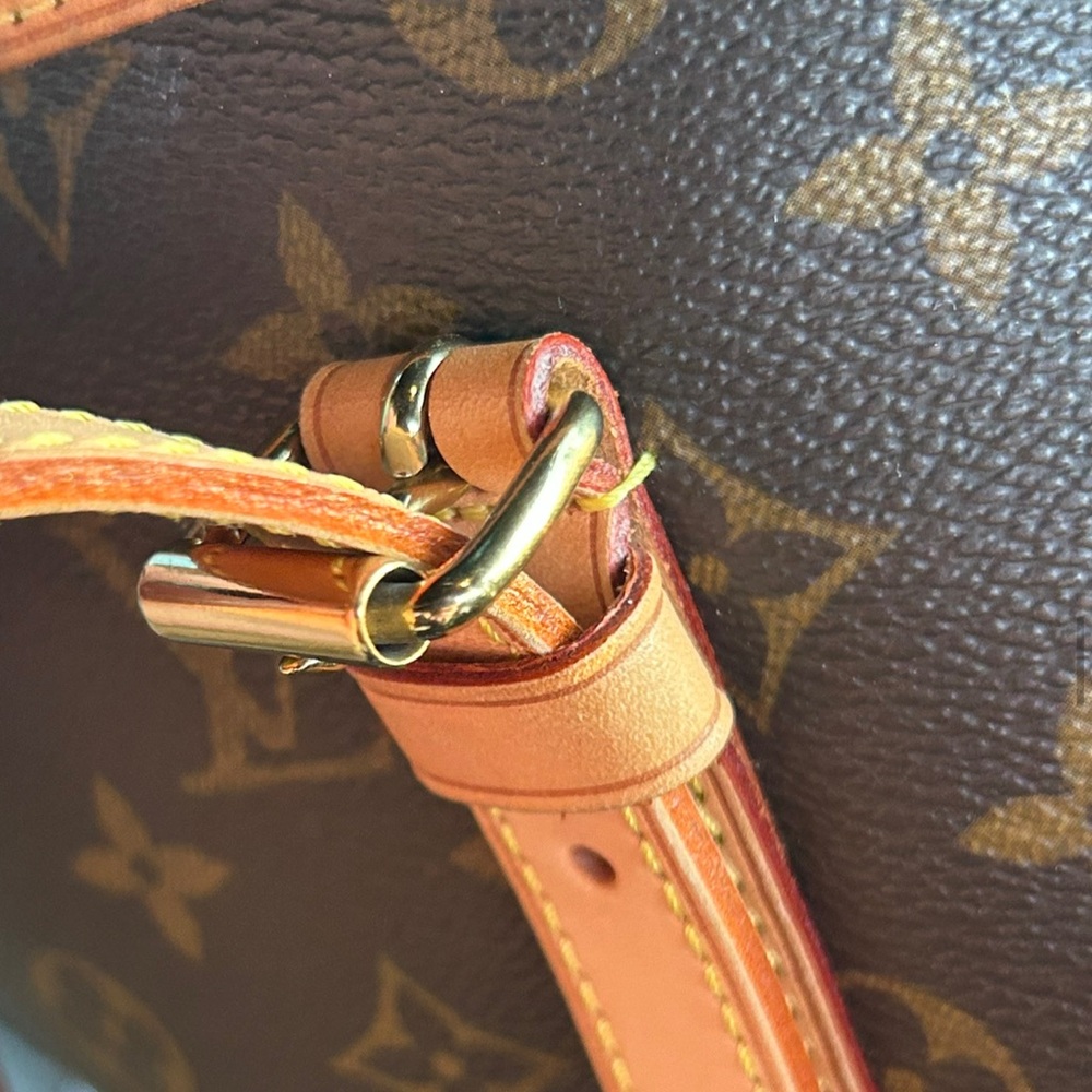 100% AUTH Louis Vuitton Bucket Bag GM &Removable Chain Zipper Wallet Pouch - Picture 12 of 13